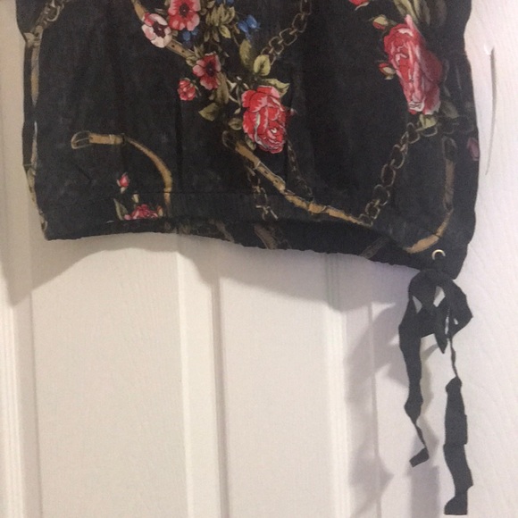 Nice top - Picture 3 of 4